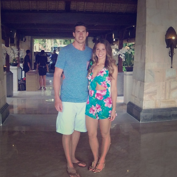 Meet your Posher, Christina ☀️ - Picture 1 of 1